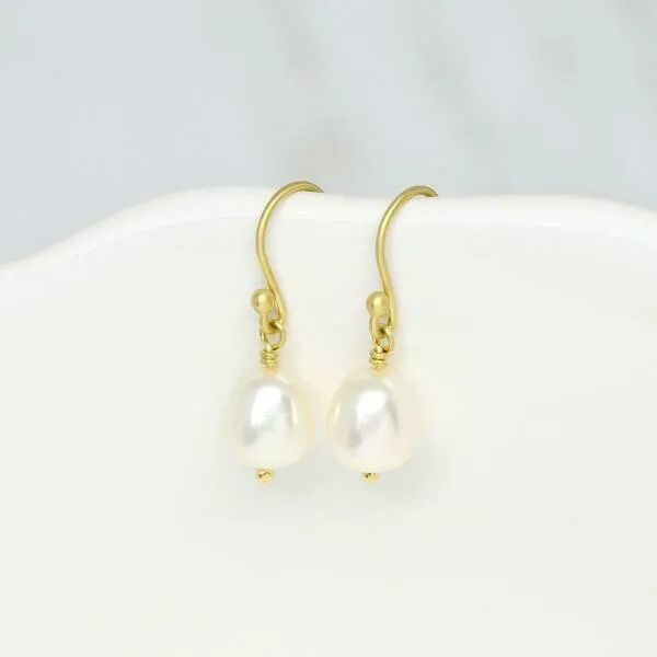 Classic Pearl Drop Earrings