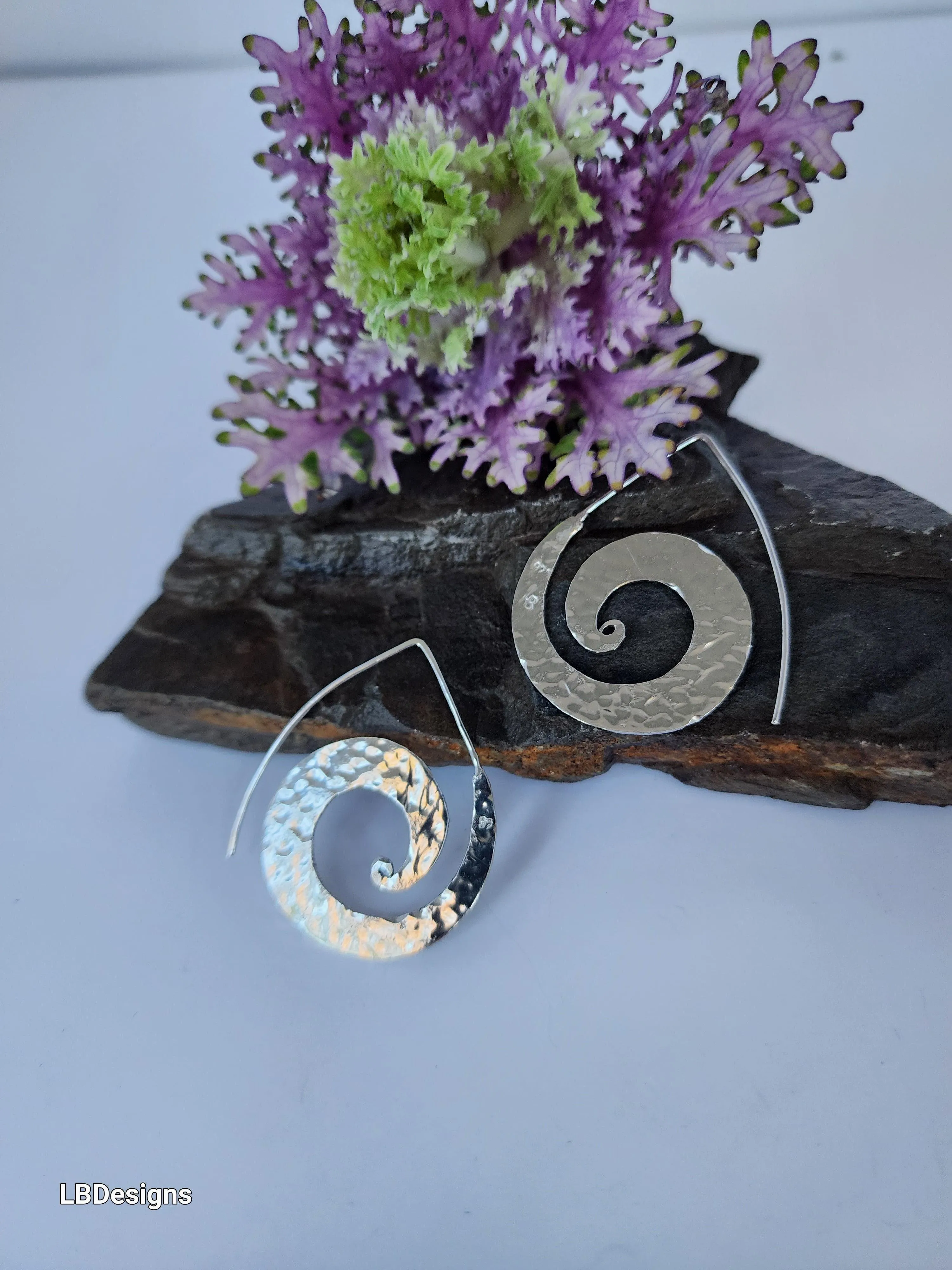 Modern swirl hoop earrings