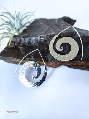 Modern swirl hoop earrings