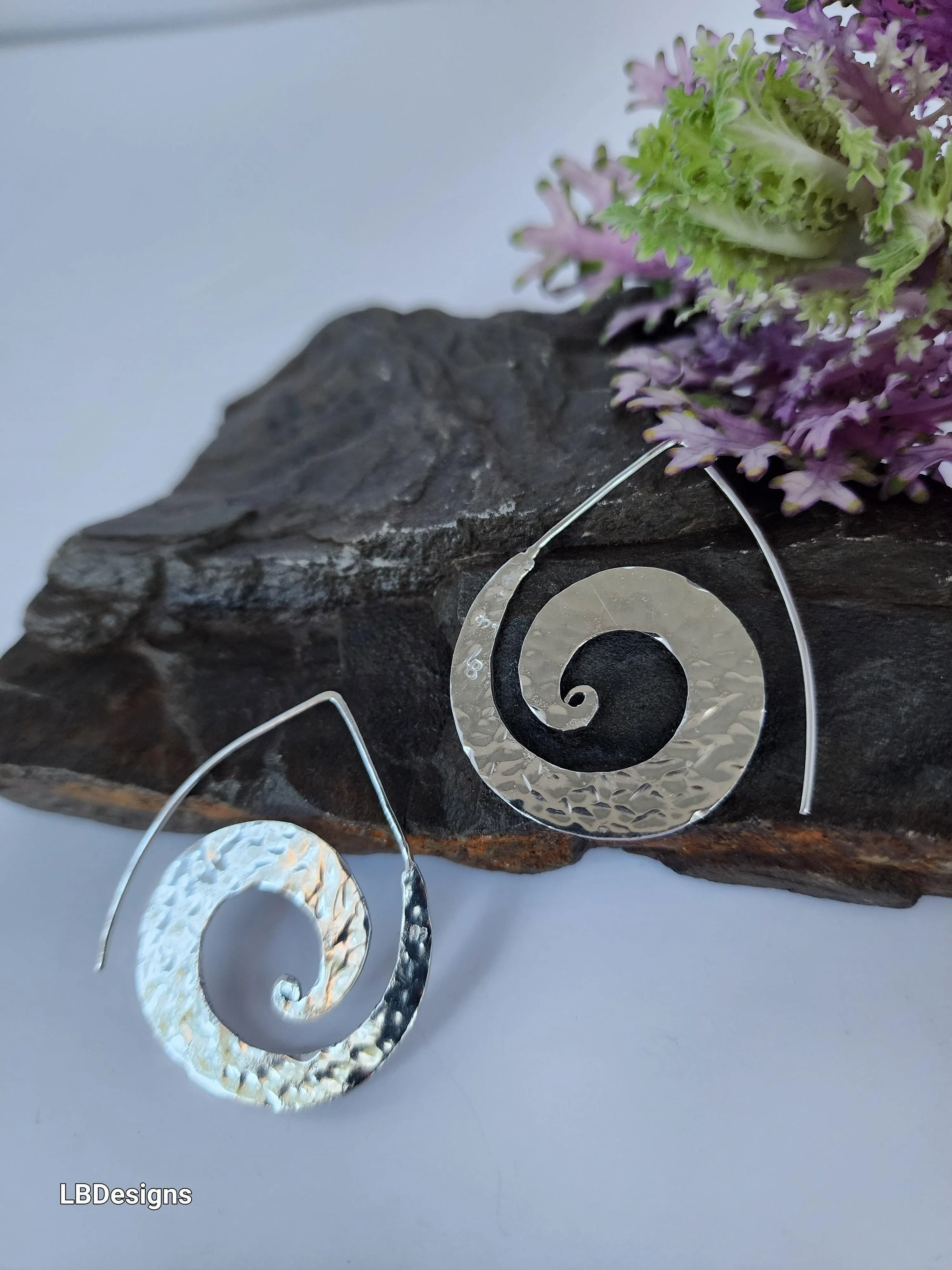Modern swirl hoop earrings